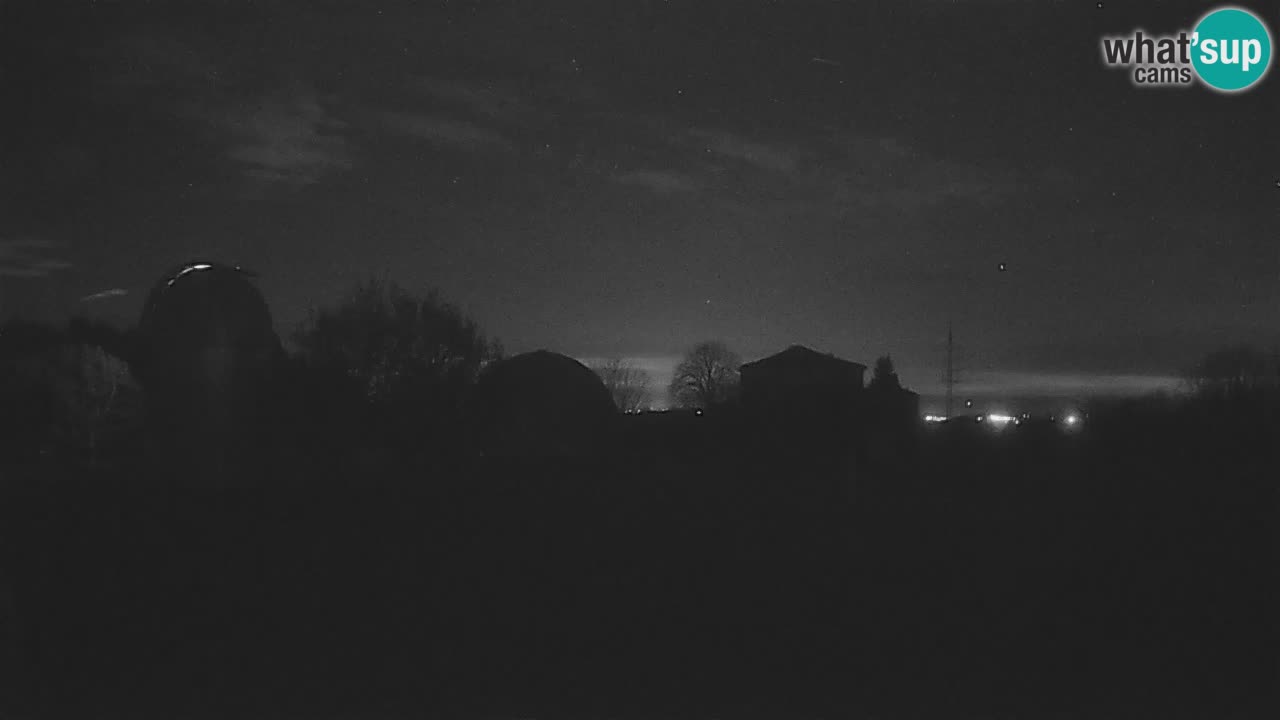 Webcam live dell’Osservatorio di  – Esplora il cielo, gli asteroidi, i comete e i meteoroidi.