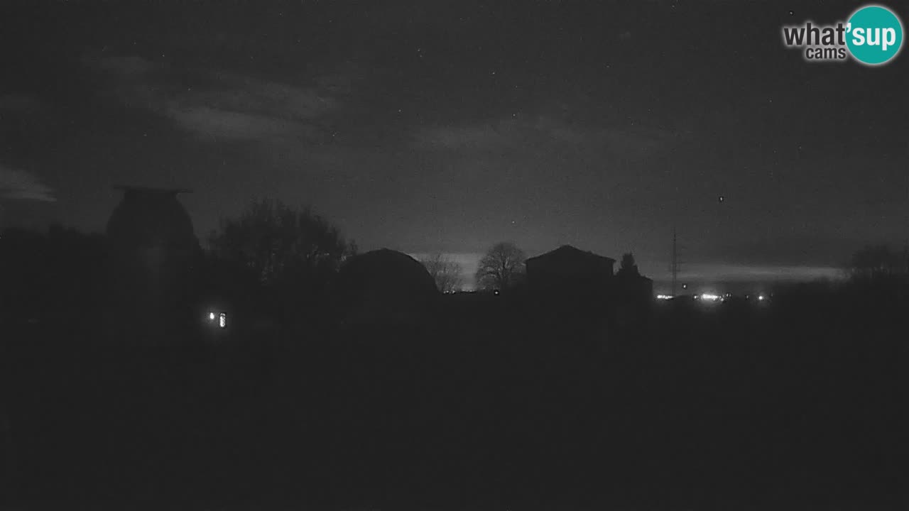 Webcam live dell’Osservatorio di  – Esplora il cielo, gli asteroidi, i comete e i meteoroidi.