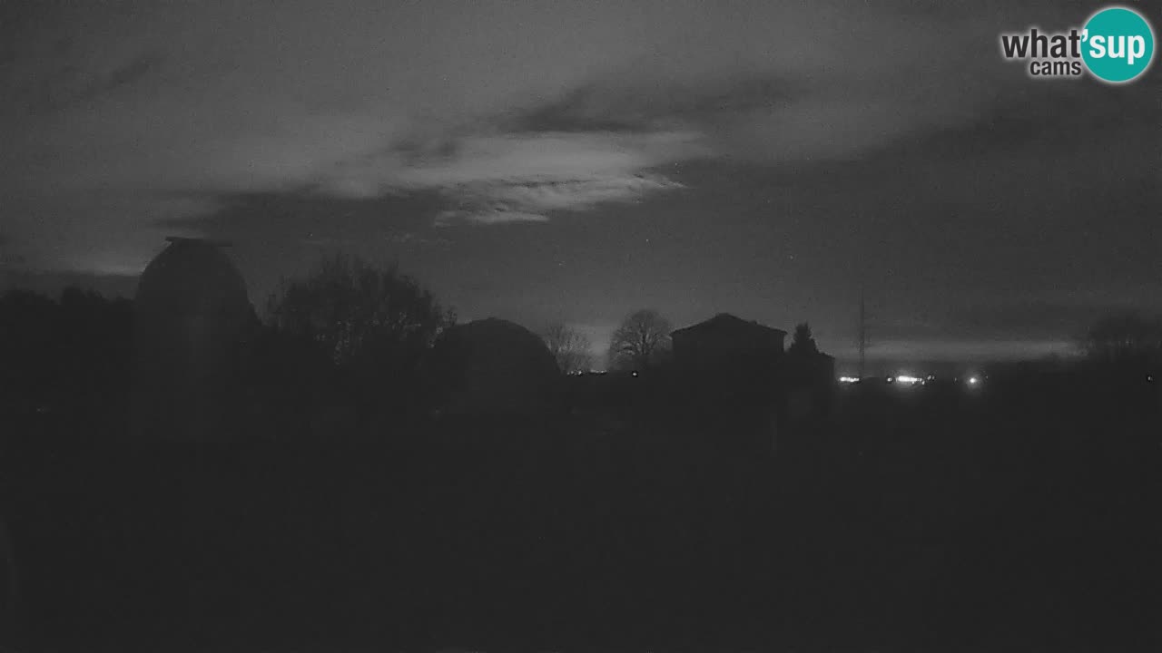 Višnjan-Observatorium Live Webcam – Explore the Sky, Asteroids, Comets, and Meteoroids