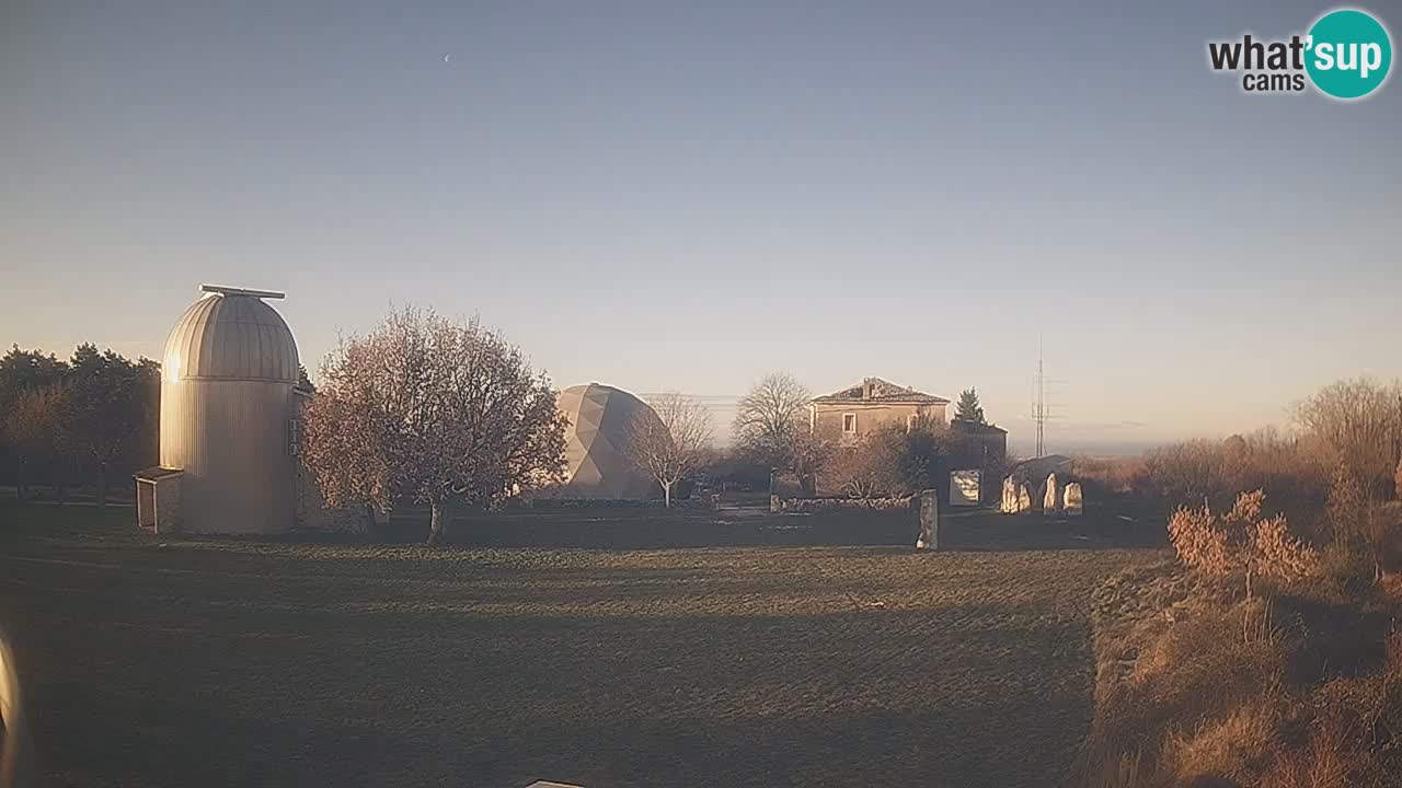 Cámara web en vivo del Observatorio de Višnjan: explora el cielo, los asteroides, cometas y meteoroides