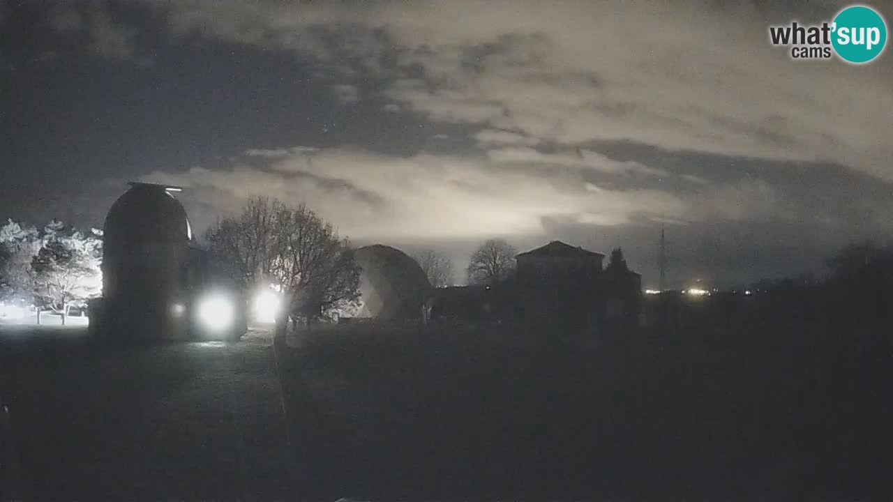 Webcam live dell’Osservatorio di – Esplora il cielo, gli asteroidi, i comete e i meteoroidi.