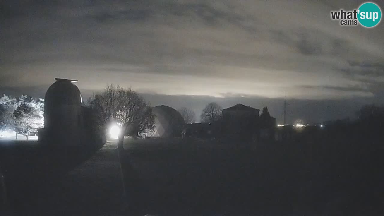 Webcam live dell’Osservatorio di  – Esplora il cielo, gli asteroidi, i comete e i meteoroidi.