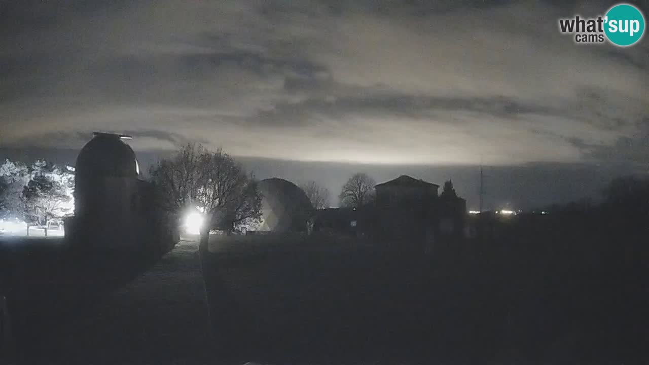 Webcam live dell’Osservatorio di  – Esplora il cielo, gli asteroidi, i comete e i meteoroidi.