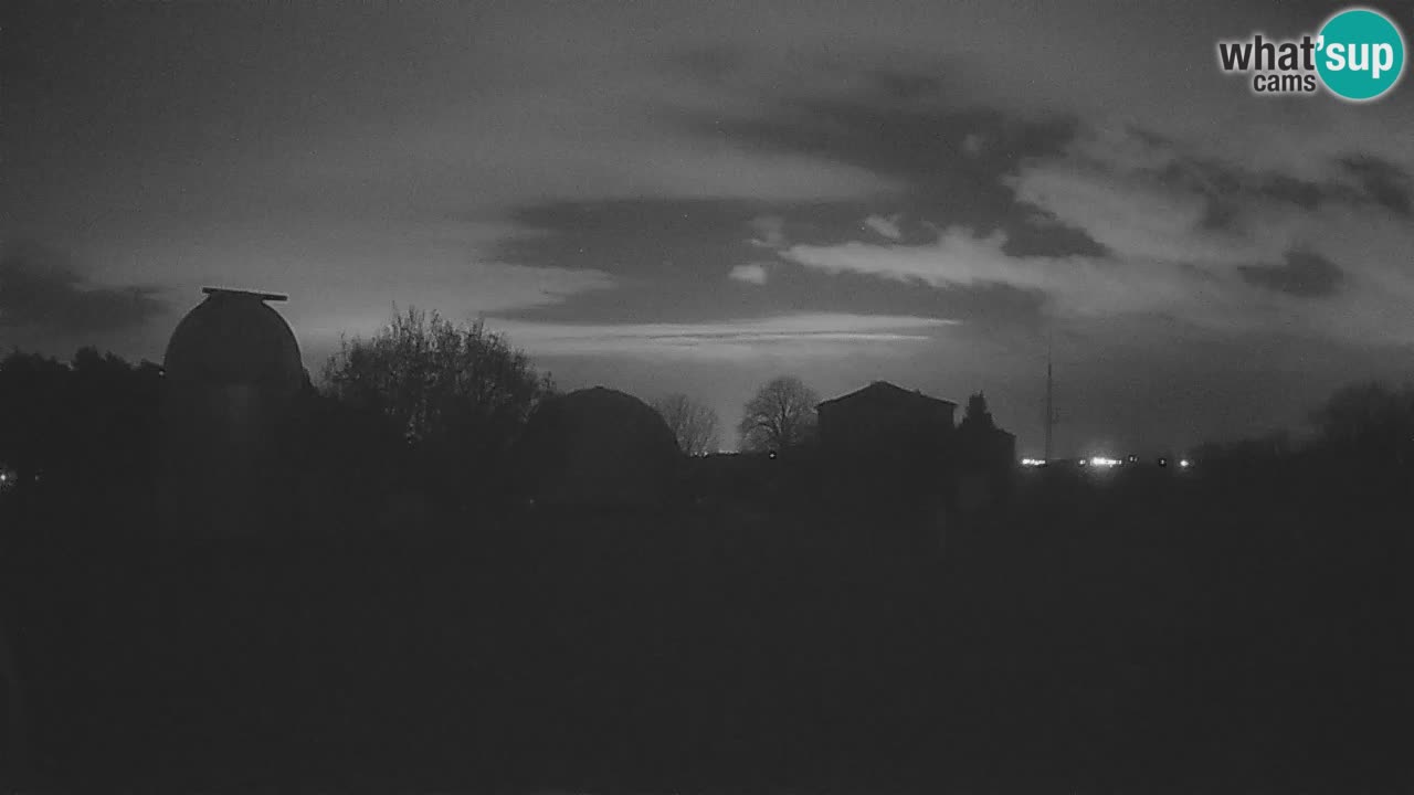 Webcam live dell’Osservatorio di – Esplora il cielo, gli asteroidi, i comete e i meteoroidi.