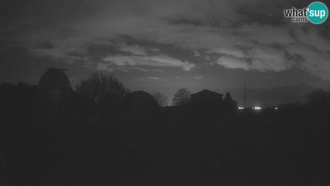 Webcam live dell’Osservatorio di  – Esplora il cielo, gli asteroidi, i comete e i meteoroidi.