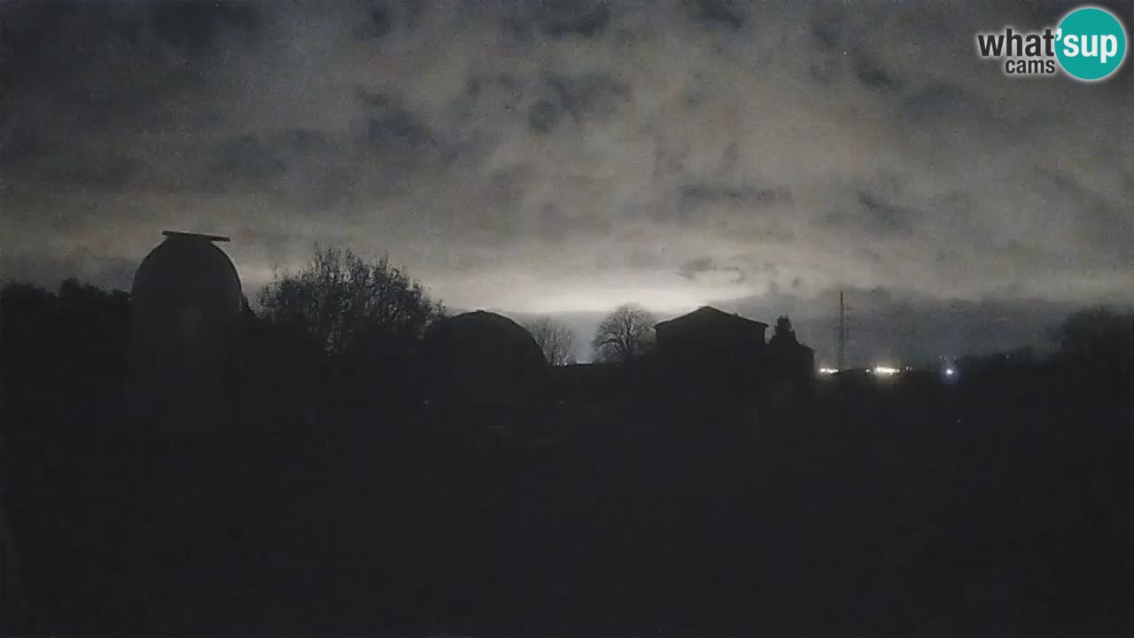 Webcam live dell’Osservatorio di  – Esplora il cielo, gli asteroidi, i comete e i meteoroidi.