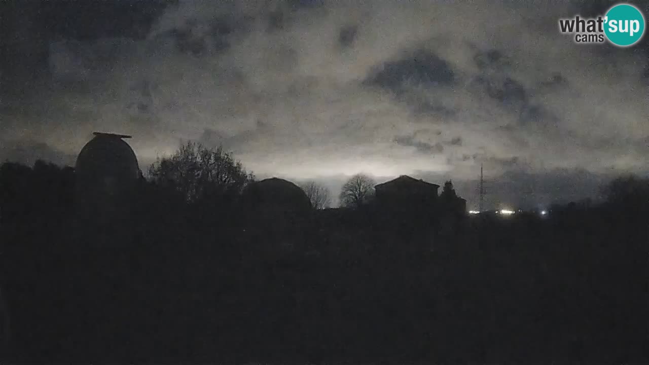 Webcam live dell’Osservatorio di  – Esplora il cielo, gli asteroidi, i comete e i meteoroidi.