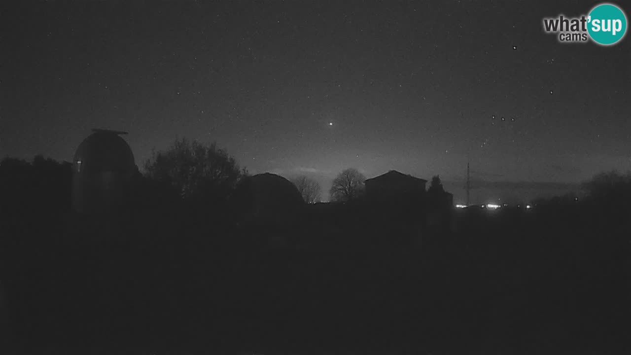 Webcam live dell’Osservatorio di  – Esplora il cielo, gli asteroidi, i comete e i meteoroidi.