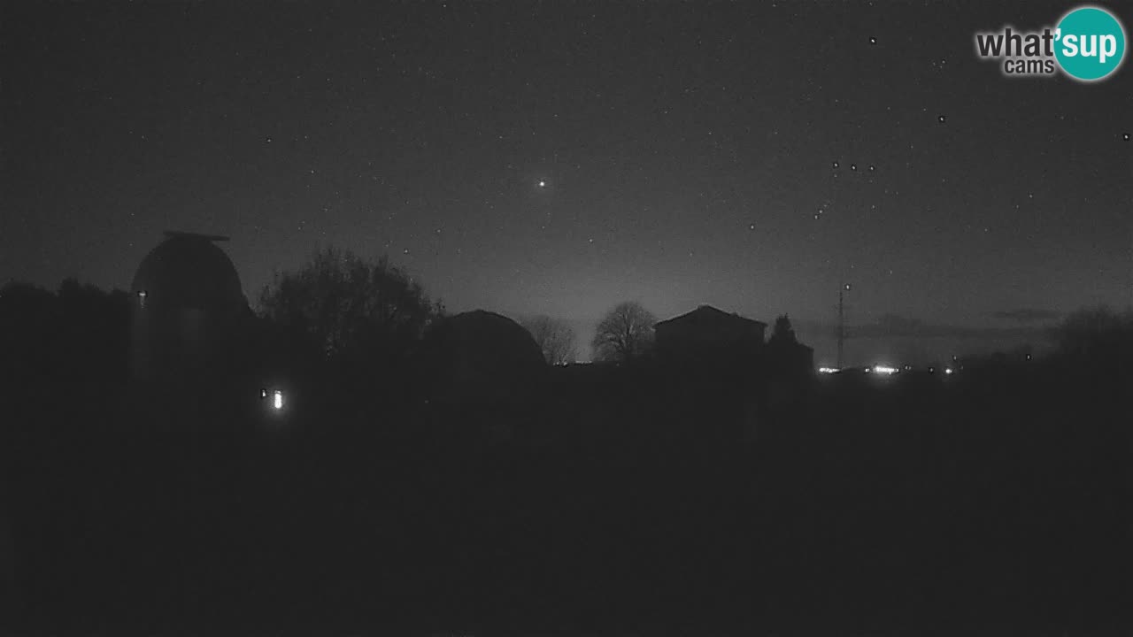Webcam live dell’Osservatorio di  – Esplora il cielo, gli asteroidi, i comete e i meteoroidi.