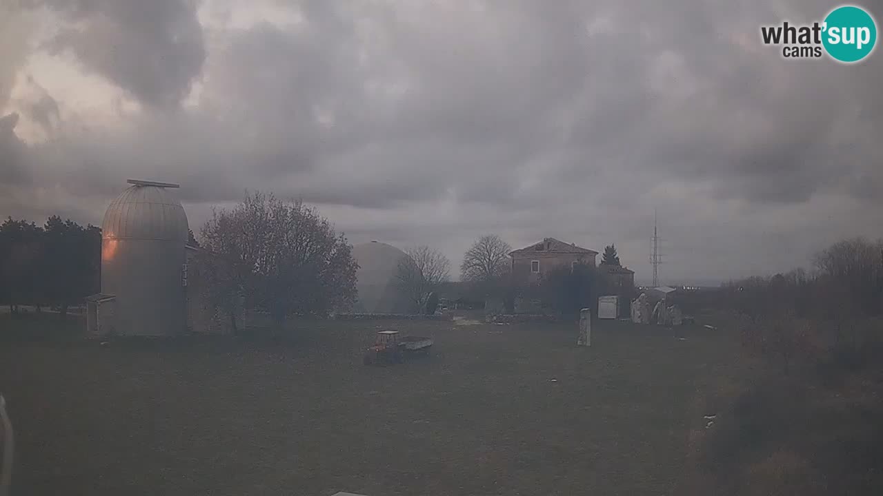 Webcam live dell’Osservatorio di  – Esplora il cielo, gli asteroidi, i comete e i meteoroidi.