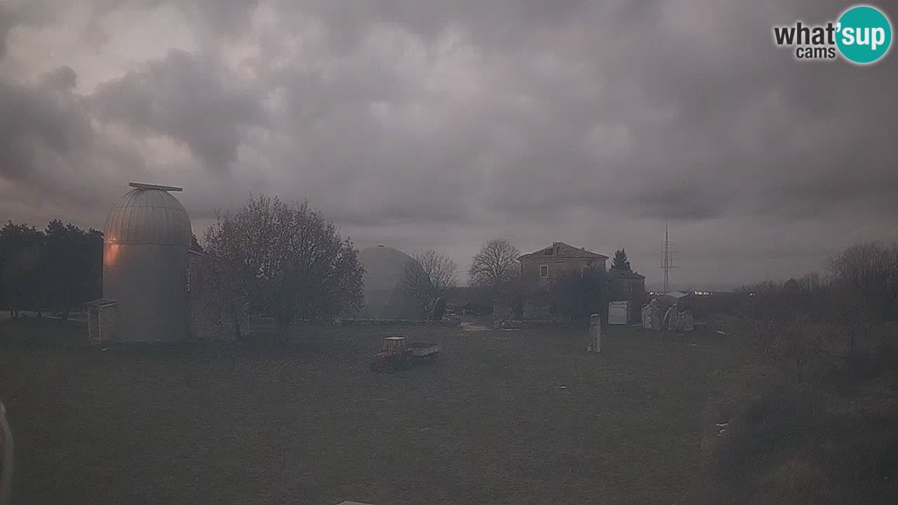 Webcam en direct de l’Observatoire de Višnjan – Explorez le ciel, les astéroïdes, les comètes et les météoroïdes