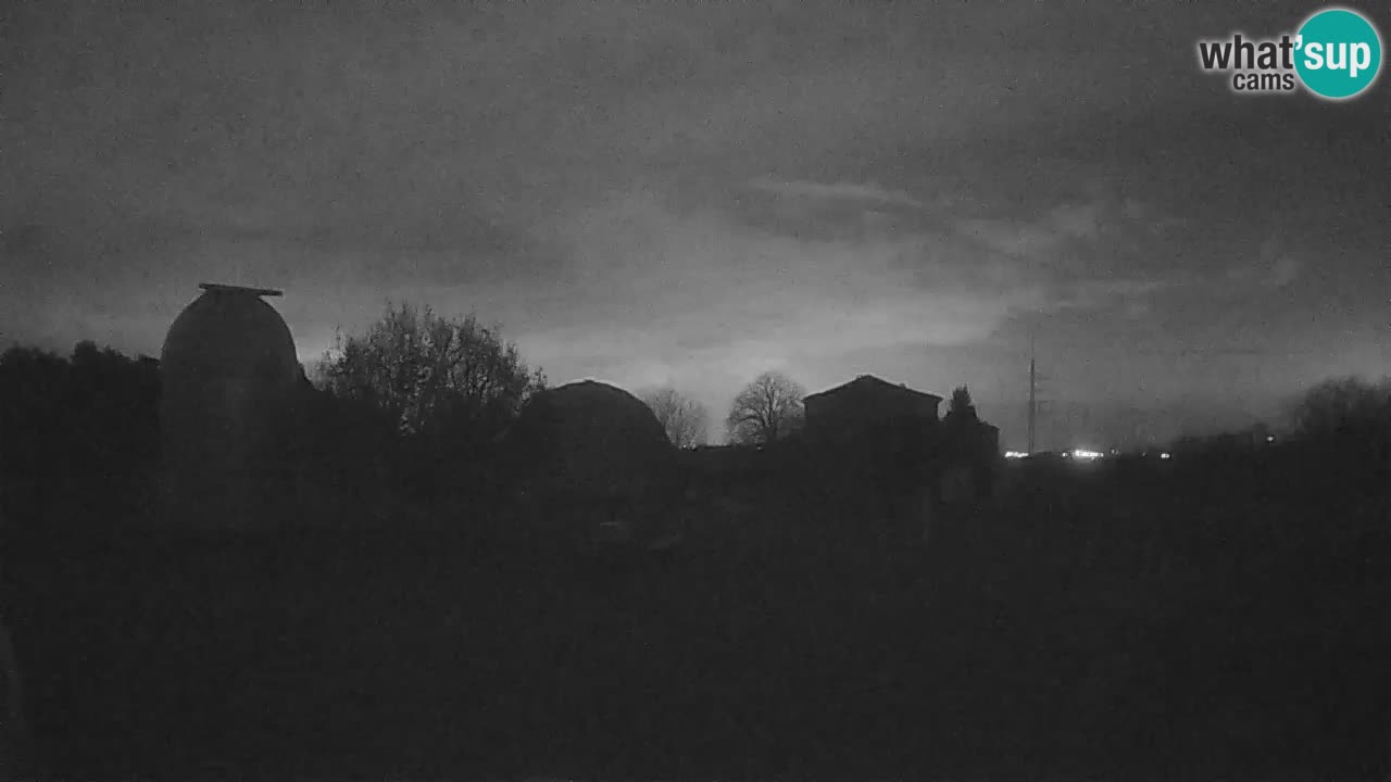 Webcam live dell’Osservatorio di  – Esplora il cielo, gli asteroidi, i comete e i meteoroidi.