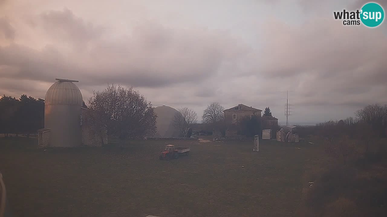 Webcam live dell’Osservatorio di  – Esplora il cielo, gli asteroidi, i comete e i meteoroidi.