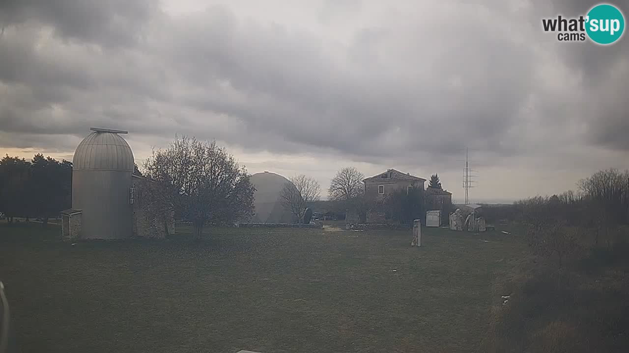 Webcam en direct de l’Observatoire de Višnjan – Explorez le ciel, les astéroïdes, les comètes et les météoroïdes