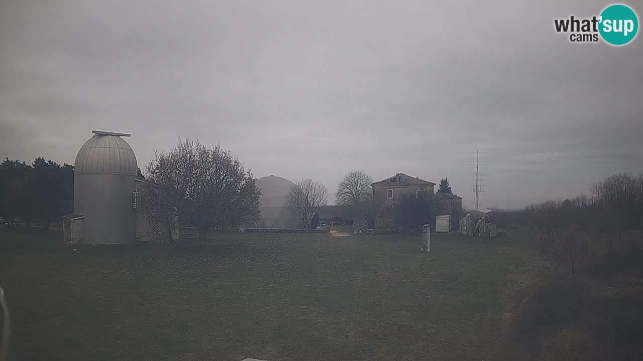 Webcam live dell’Osservatorio di  – Esplora il cielo, gli asteroidi, i comete e i meteoroidi.