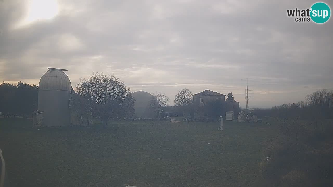 Webcam live dell’Osservatorio di  – Esplora il cielo, gli asteroidi, i comete e i meteoroidi.