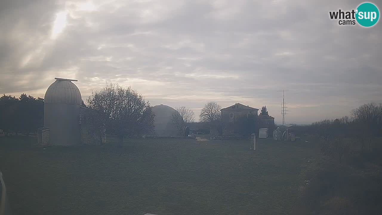 Webcam live dell’Osservatorio di  – Esplora il cielo, gli asteroidi, i comete e i meteoroidi.