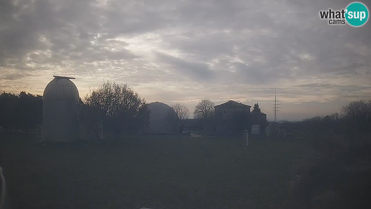 Webcam live dell’Osservatorio di  – Esplora il cielo, gli asteroidi, i comete e i meteoroidi.