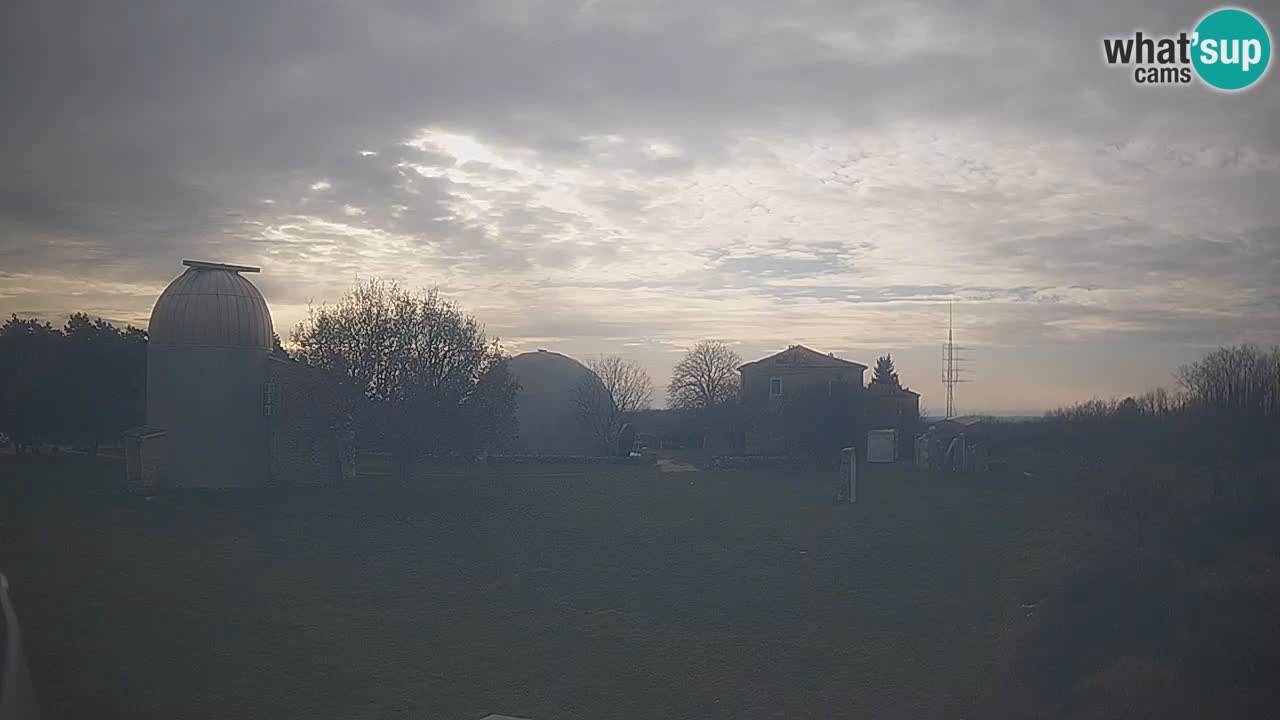 Webcam en direct de l’Observatoire de Višnjan – Explorez le ciel, les astéroïdes, les comètes et les météoroïdes