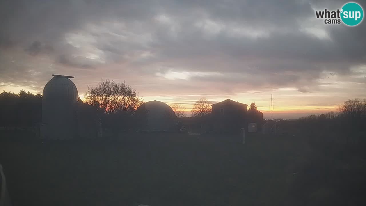 Webcam en direct de l’Observatoire de Višnjan – Explorez le ciel, les astéroïdes, les comètes et les météoroïdes