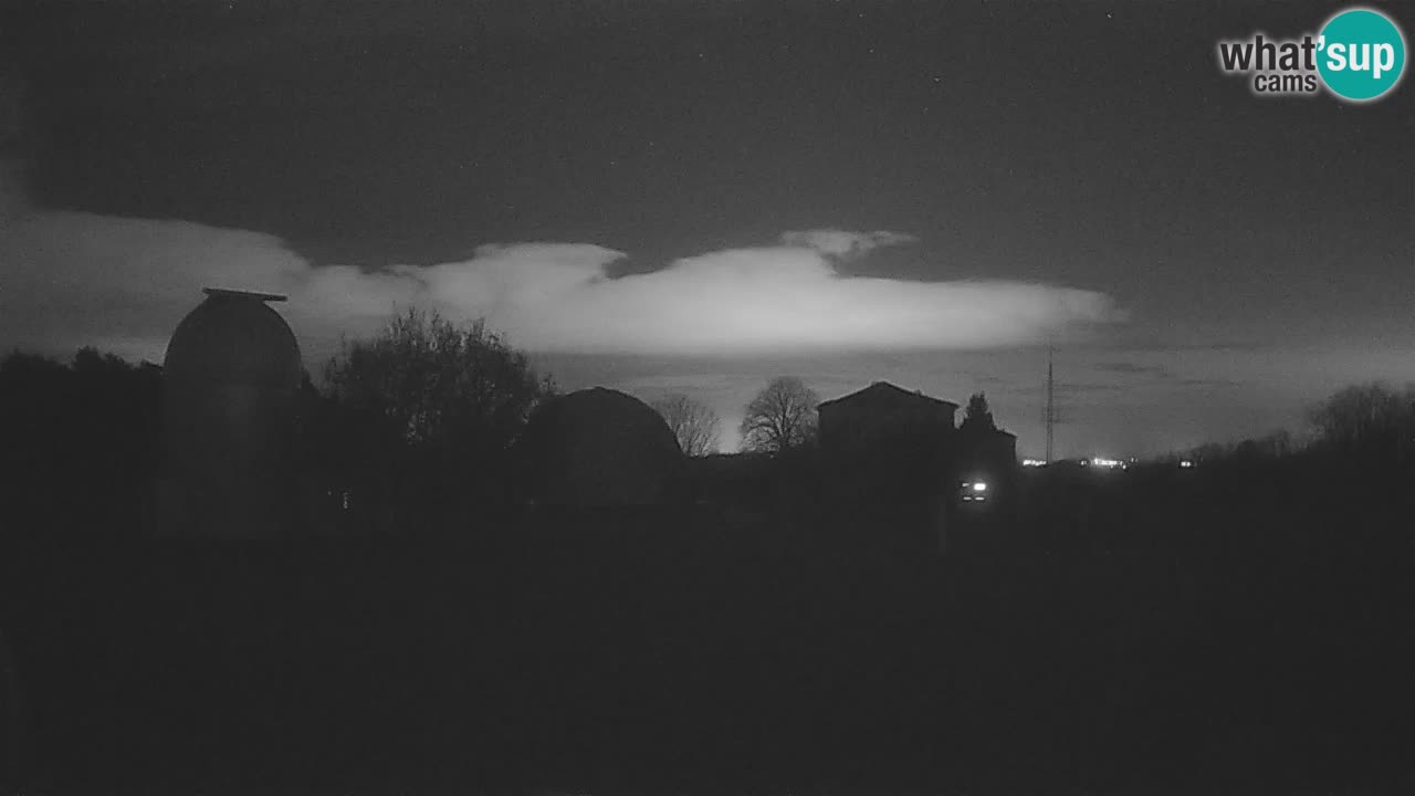 Webcam live dell’Osservatorio di  – Esplora il cielo, gli asteroidi, i comete e i meteoroidi.
