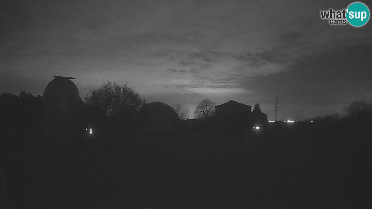 Višnjan-Observatorium Live Webcam – Explore the Sky, Asteroids, Comets, and Meteoroids