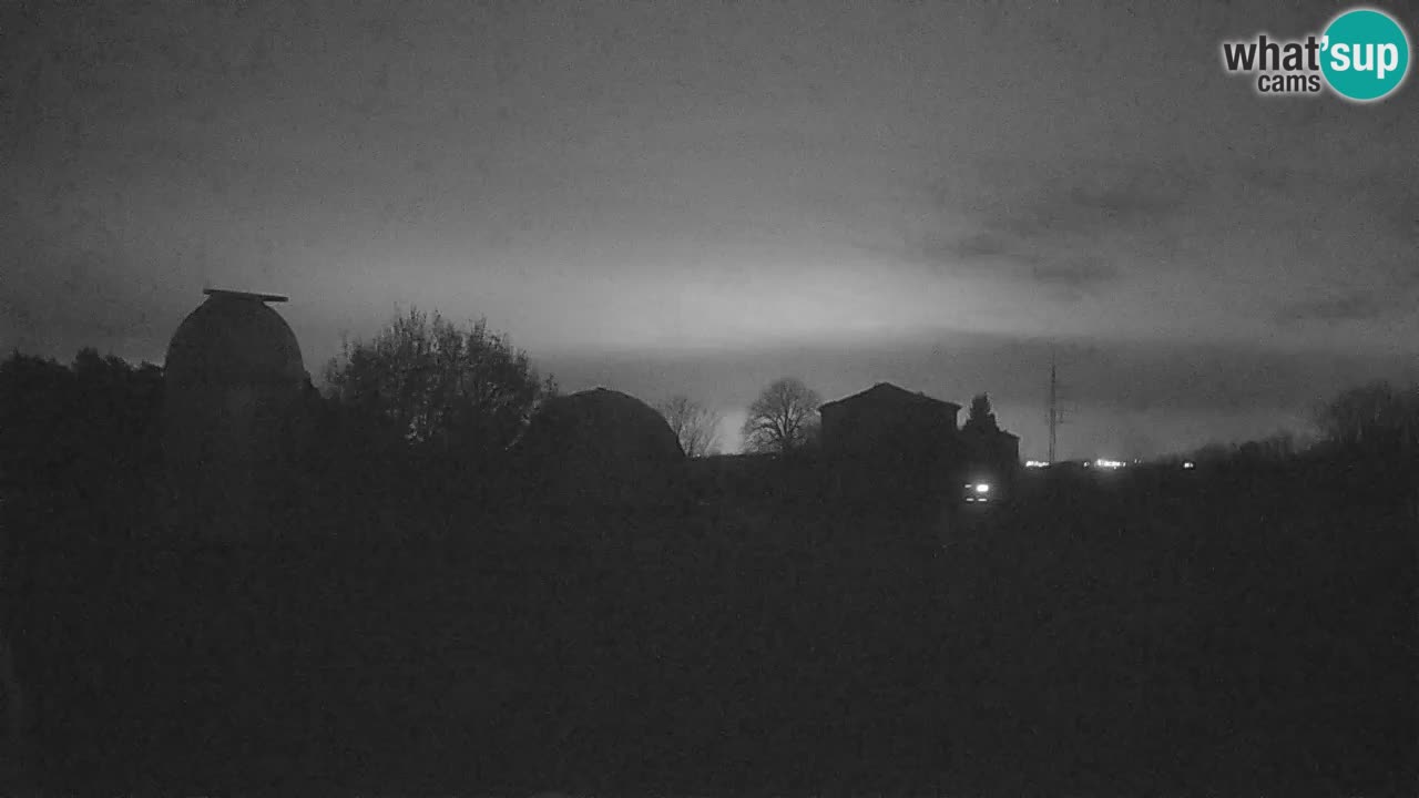 Višnjan-Observatorium Live Webcam – Explore the Sky, Asteroids, Comets, and Meteoroids