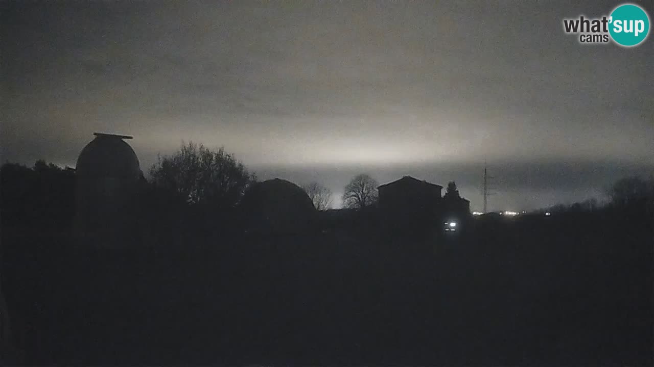 Webcam live dell’Osservatorio di  – Esplora il cielo, gli asteroidi, i comete e i meteoroidi.