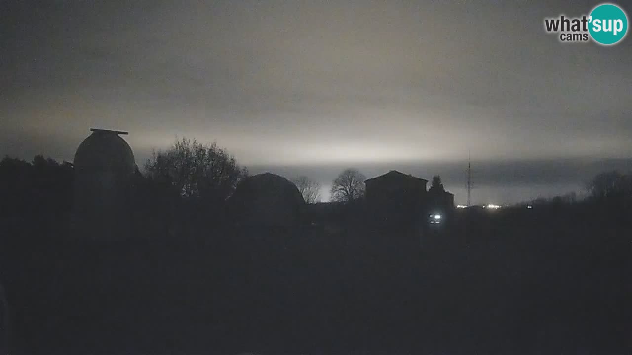 Webcam live dell’Osservatorio di  – Esplora il cielo, gli asteroidi, i comete e i meteoroidi.