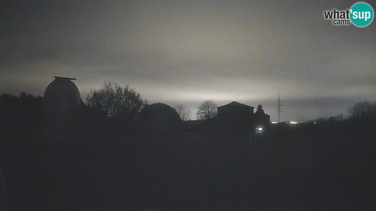 Webcam live dell’Osservatorio di  – Esplora il cielo, gli asteroidi, i comete e i meteoroidi.