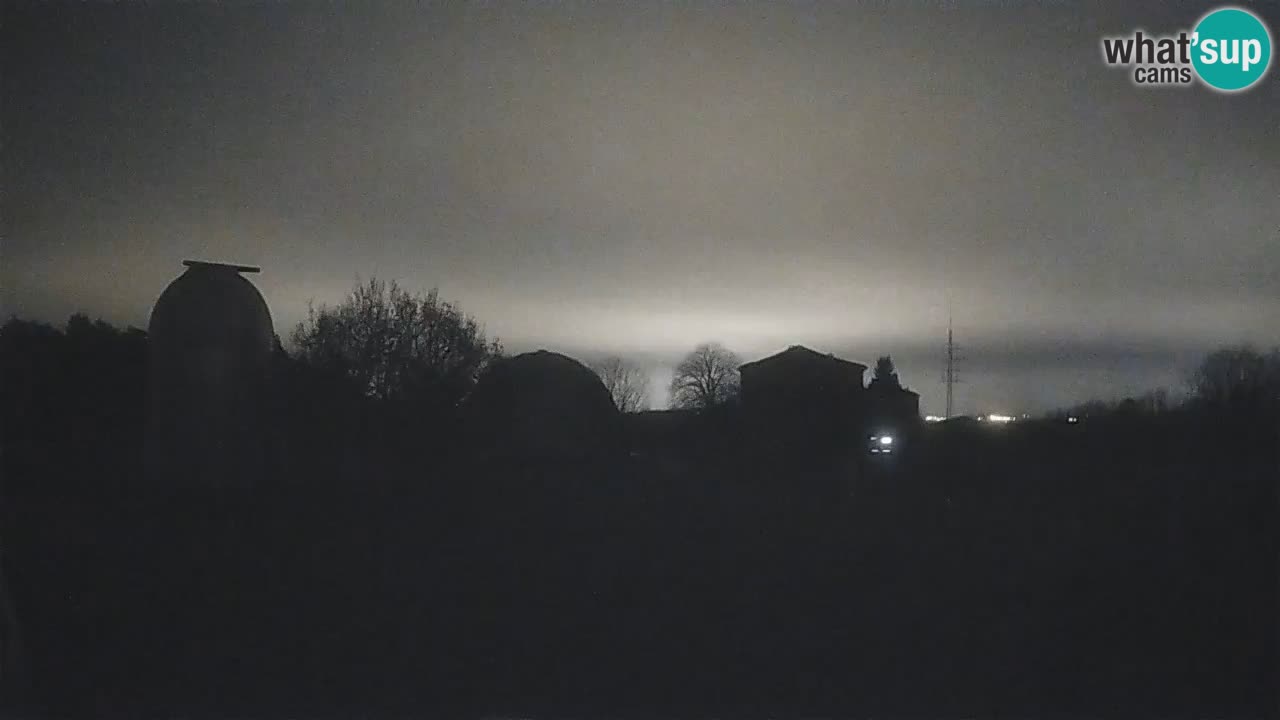 Webcam live dell’Osservatorio di  – Esplora il cielo, gli asteroidi, i comete e i meteoroidi.