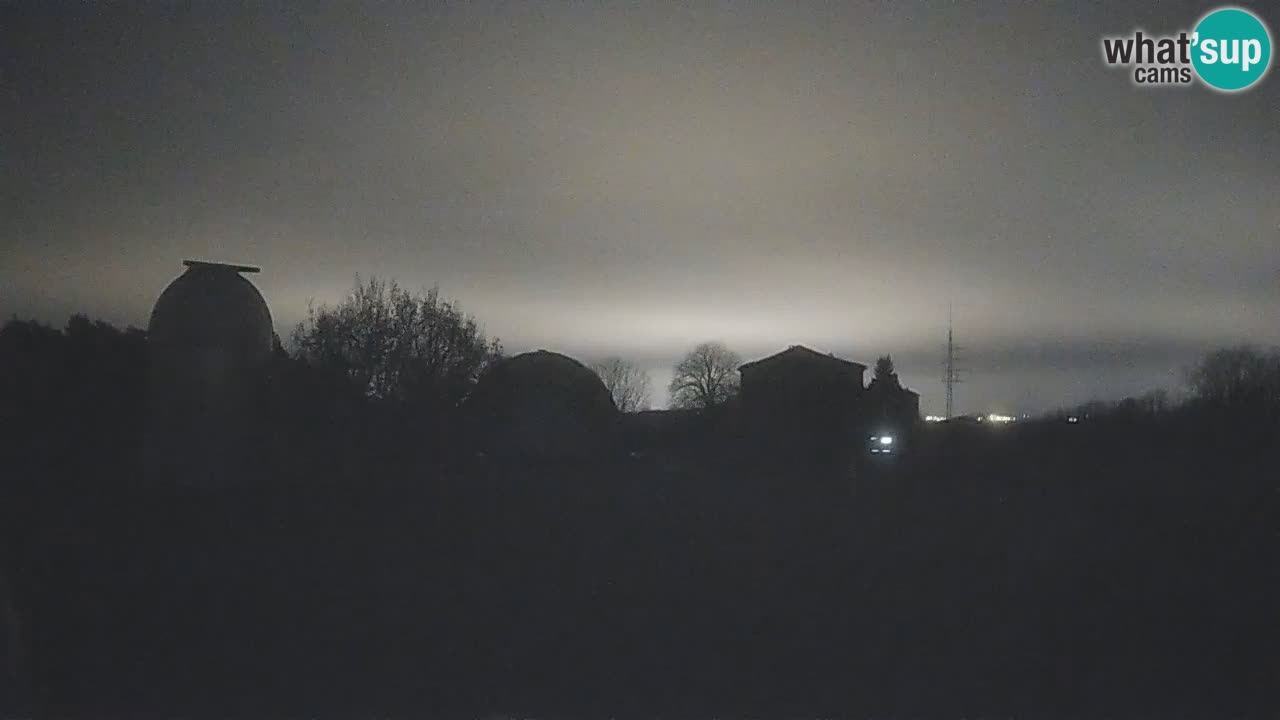Webcam live dell’Osservatorio di  – Esplora il cielo, gli asteroidi, i comete e i meteoroidi.