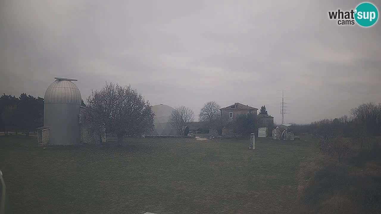 Webcam en direct de l’Observatoire de Višnjan – Explorez le ciel, les astéroïdes, les comètes et les météoroïdes