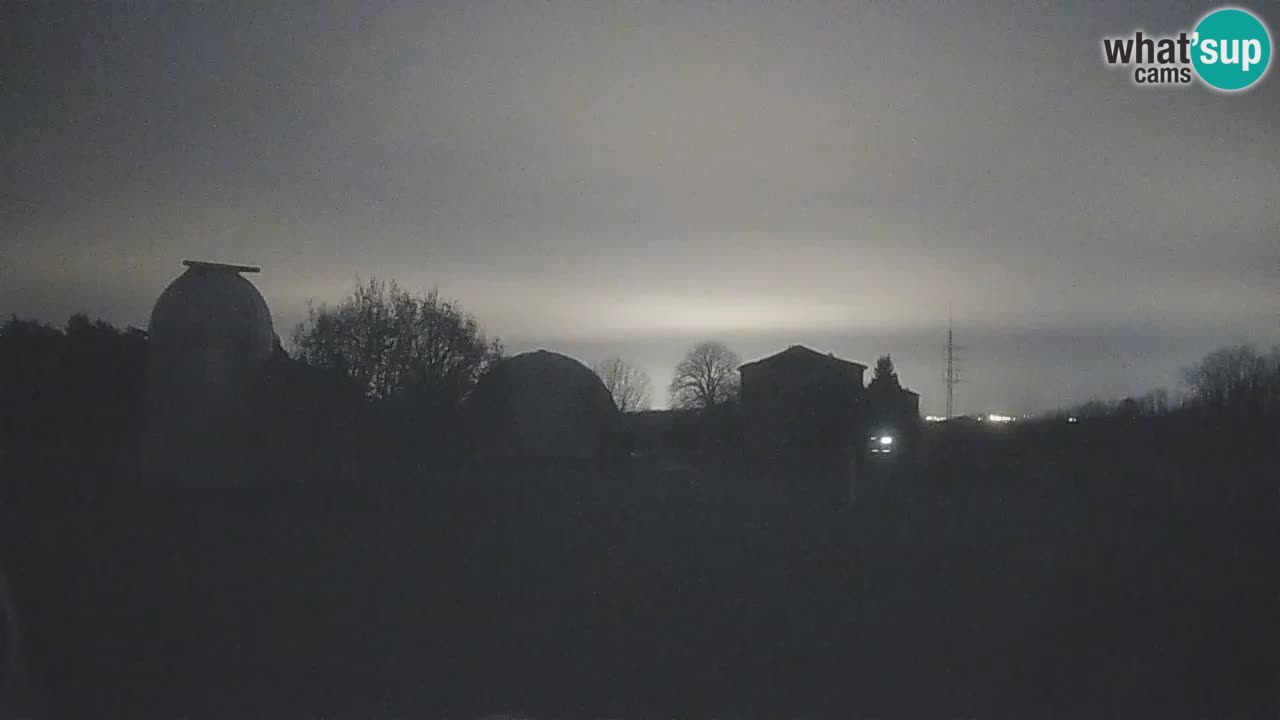 Webcam live dell’Osservatorio di  – Esplora il cielo, gli asteroidi, i comete e i meteoroidi.