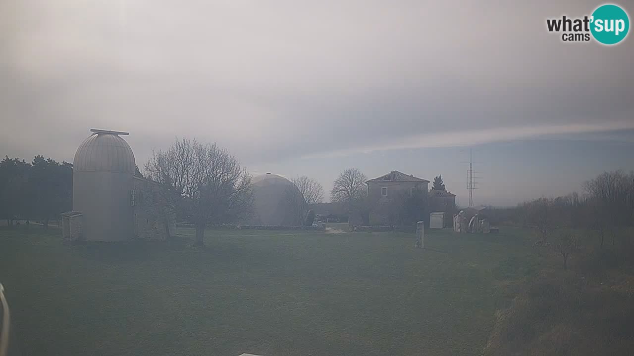 Webcam live dell’Osservatorio di  – Esplora il cielo, gli asteroidi, i comete e i meteoroidi.