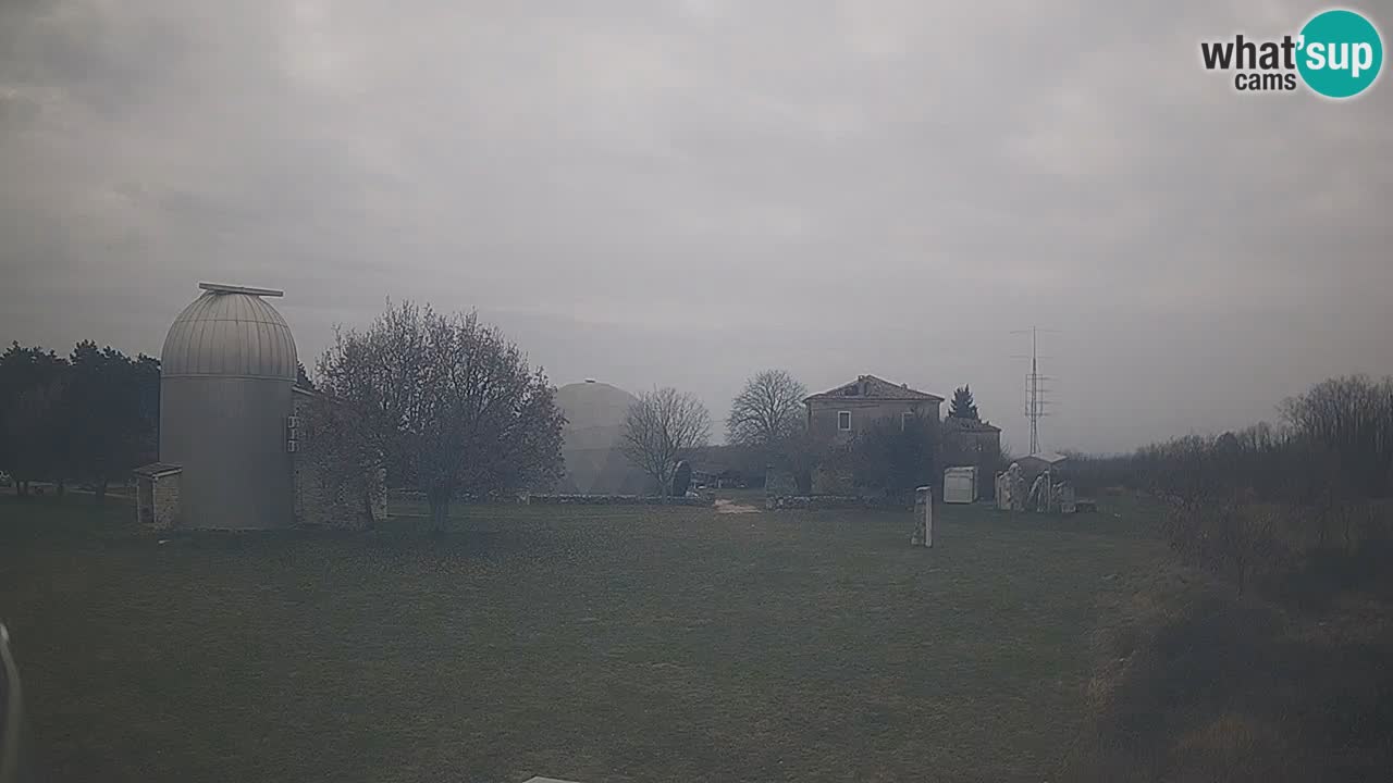 Webcam en direct de l’Observatoire de Višnjan – Explorez le ciel, les astéroïdes, les comètes et les météoroïdes