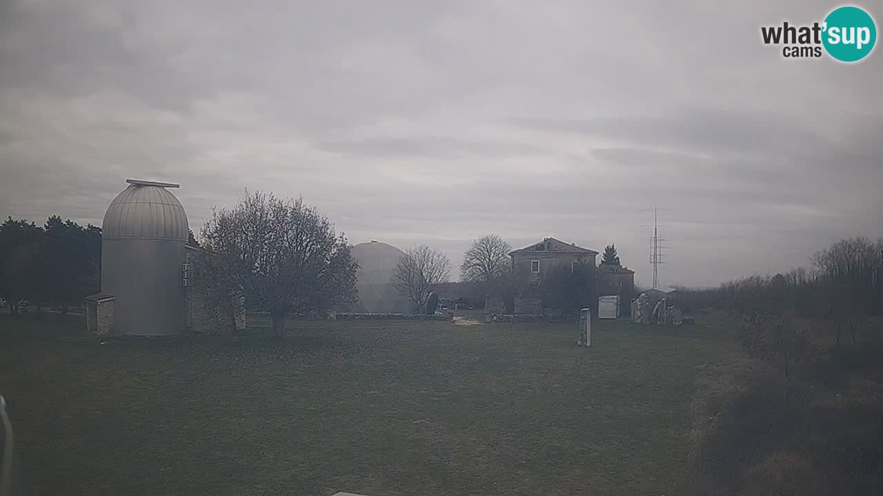 Webcam live dell’Osservatorio di  – Esplora il cielo, gli asteroidi, i comete e i meteoroidi.