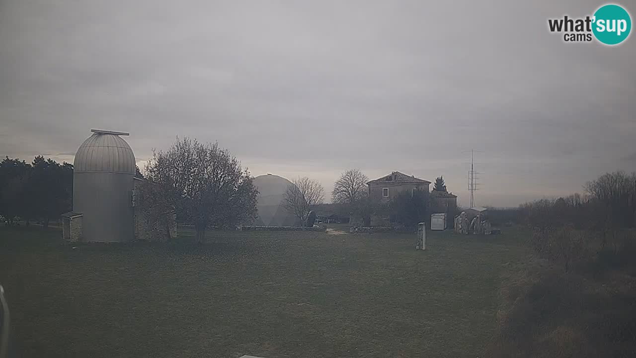 Webcam en direct de l’Observatoire de Višnjan – Explorez le ciel, les astéroïdes, les comètes et les météoroïdes