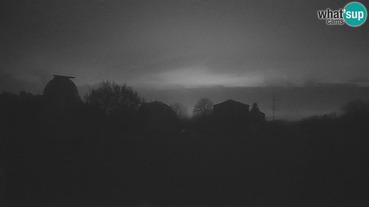 Webcam live dell’Osservatorio di  – Esplora il cielo, gli asteroidi, i comete e i meteoroidi.