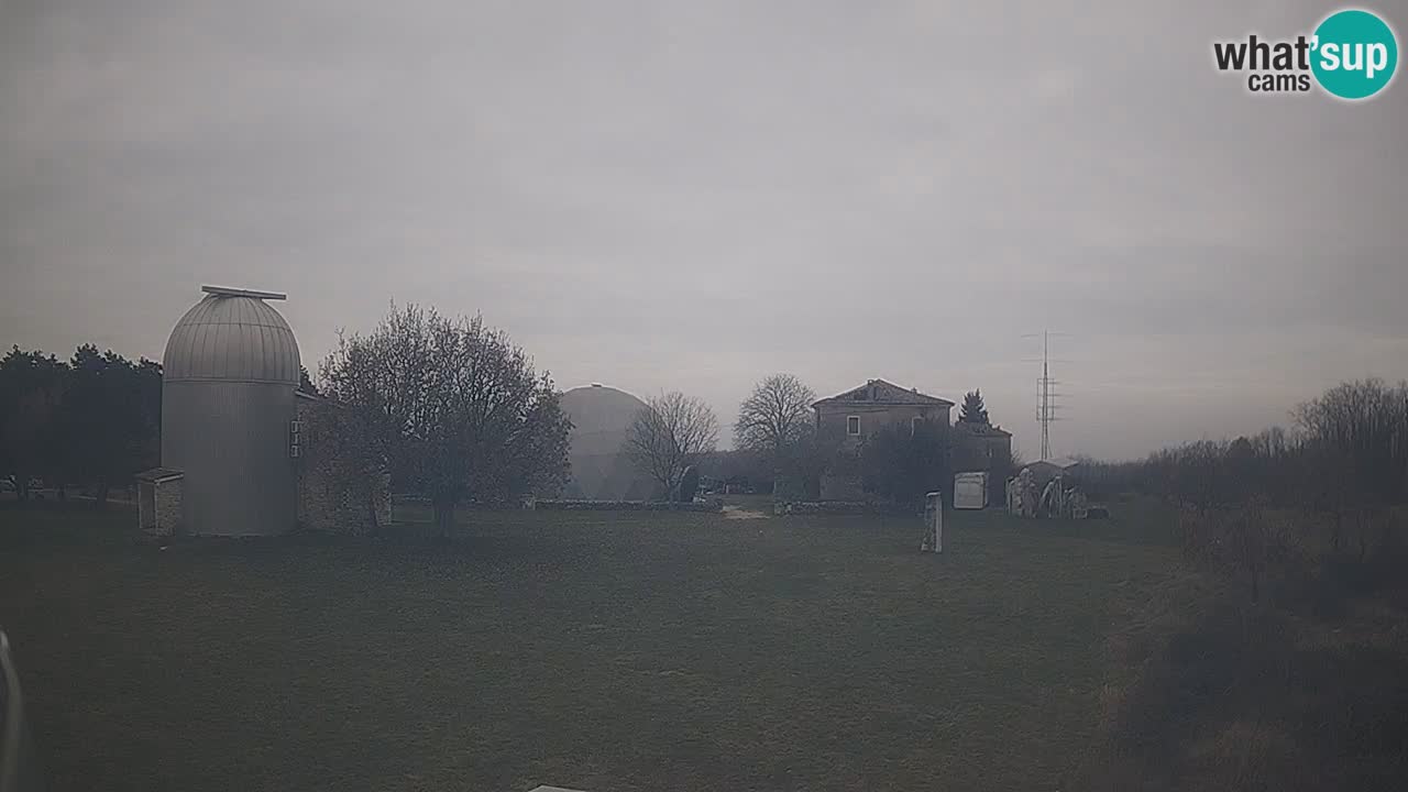 Webcam live dell’Osservatorio di  – Esplora il cielo, gli asteroidi, i comete e i meteoroidi.