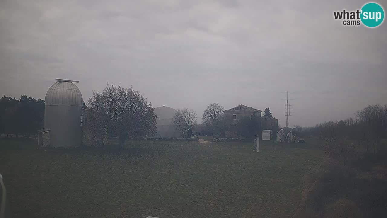 Webcam live dell’Osservatorio di  – Esplora il cielo, gli asteroidi, i comete e i meteoroidi.