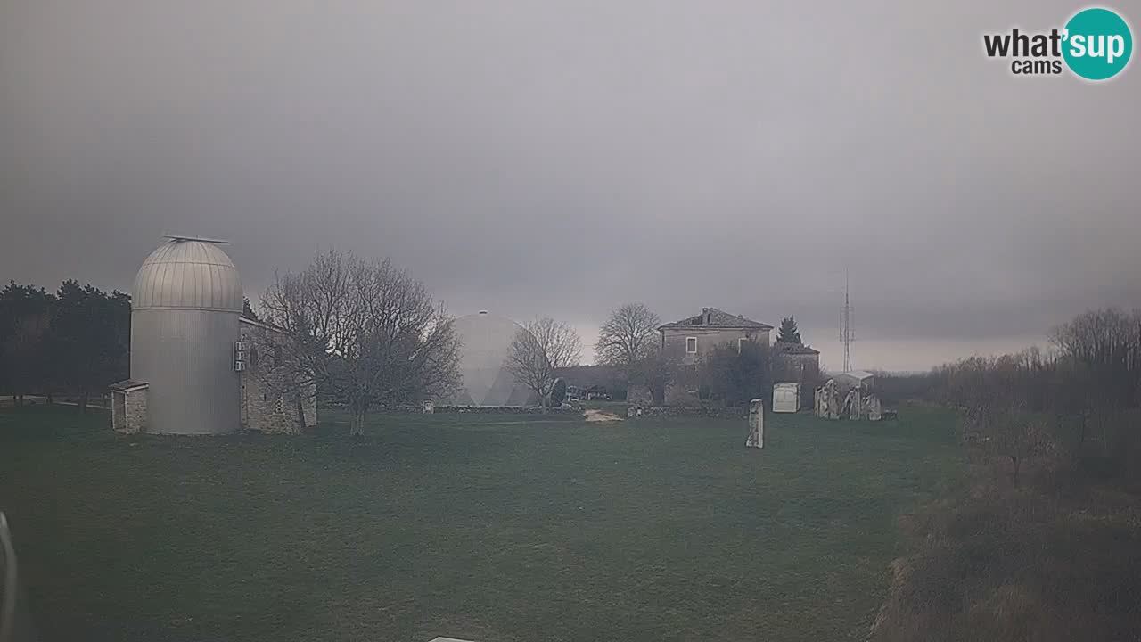 Webcam live dell’Osservatorio di  – Esplora il cielo, gli asteroidi, i comete e i meteoroidi.