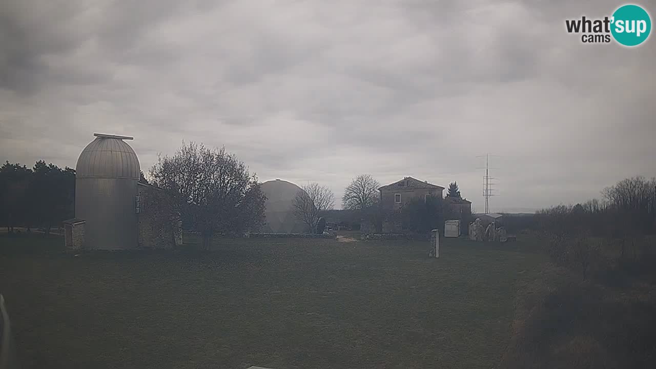 Webcam live dell’Osservatorio di  – Esplora il cielo, gli asteroidi, i comete e i meteoroidi.