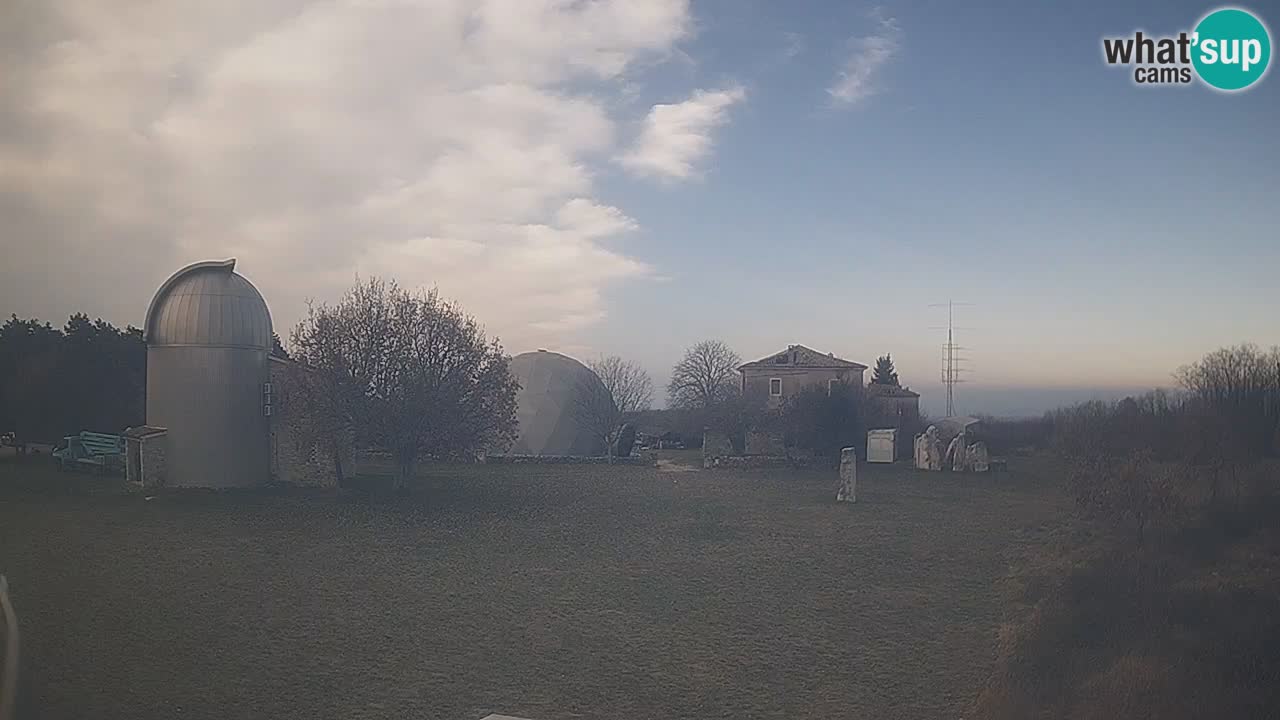 Cámara web en vivo del Observatorio de Višnjan: explora el cielo, los asteroides, cometas y meteoroides