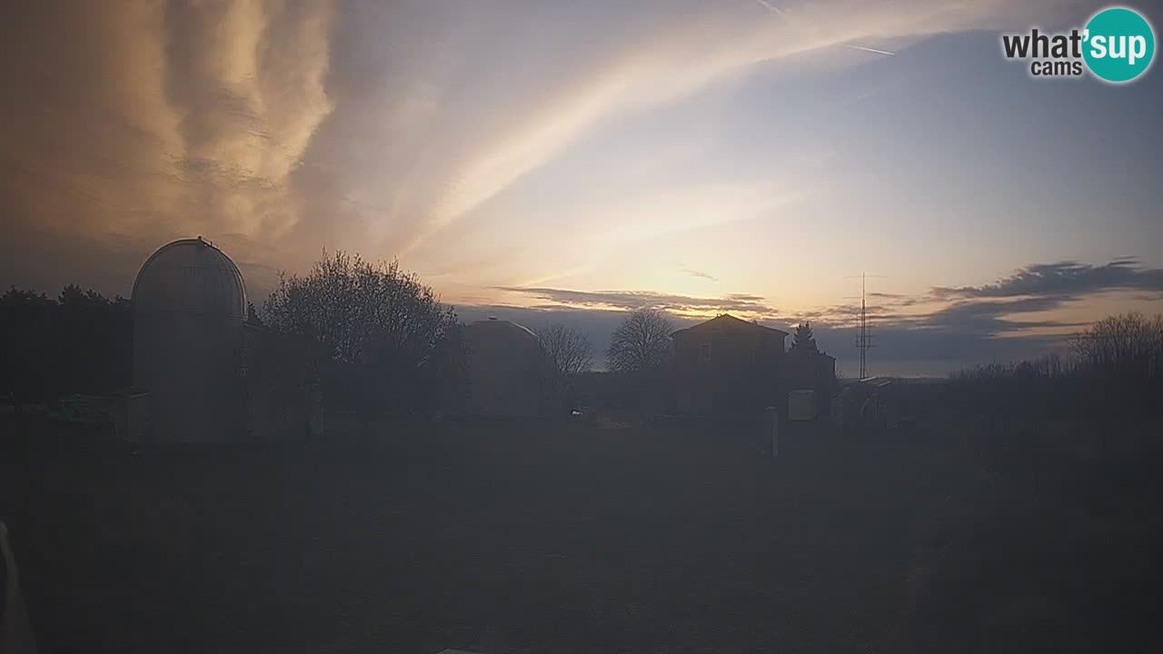 Višnjan-Observatorium Live Webcam – Explore the Sky, Asteroids, Comets, and Meteoroids