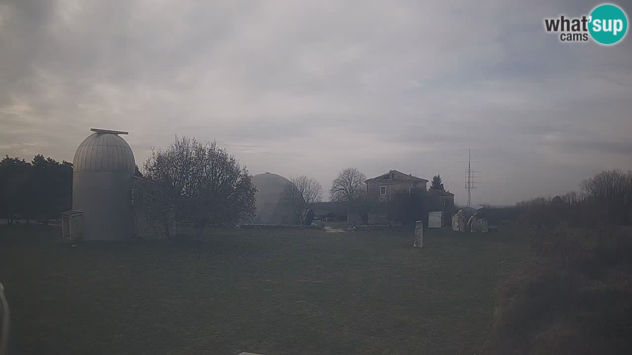 Webcam en direct de l’Observatoire de Višnjan – Explorez le ciel, les astéroïdes, les comètes et les météoroïdes