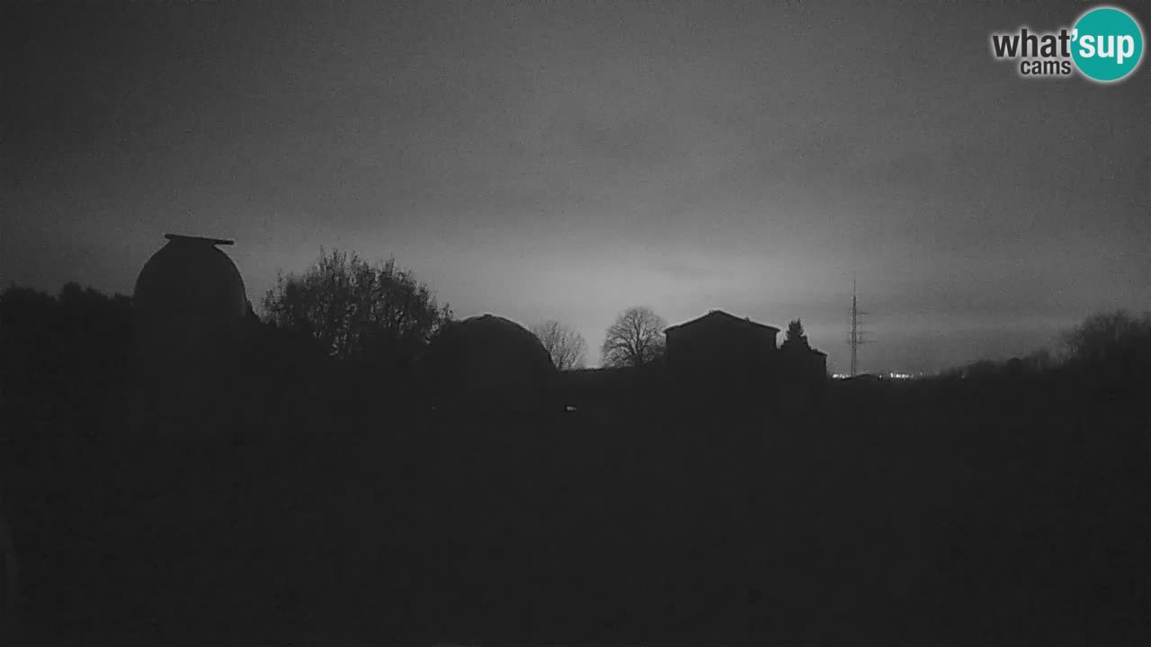 Webcam en direct de l’Observatoire de Višnjan – Explorez le ciel, les astéroïdes, les comètes et les météoroïdes