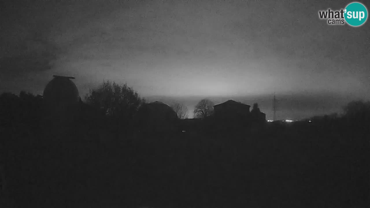 Webcam live dell’Osservatorio di  – Esplora il cielo, gli asteroidi, i comete e i meteoroidi.
