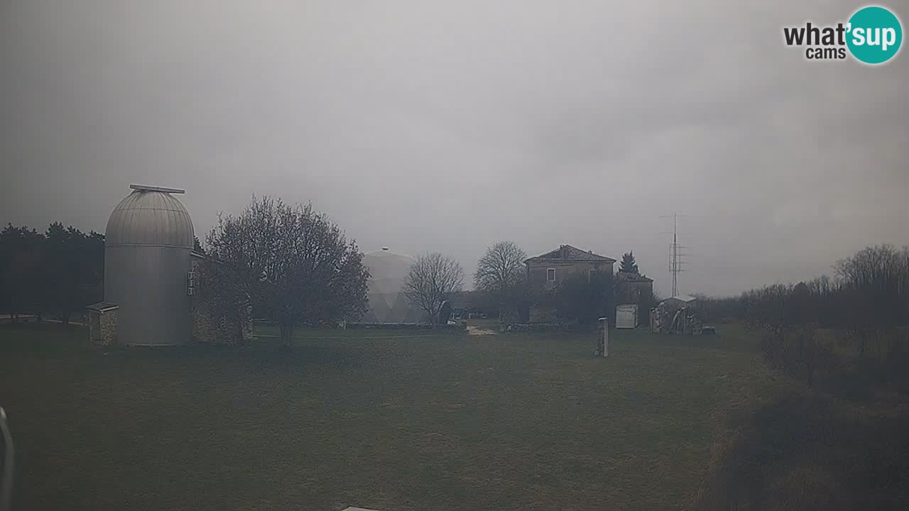 Webcam en direct de l’Observatoire de Višnjan – Explorez le ciel, les astéroïdes, les comètes et les météoroïdes