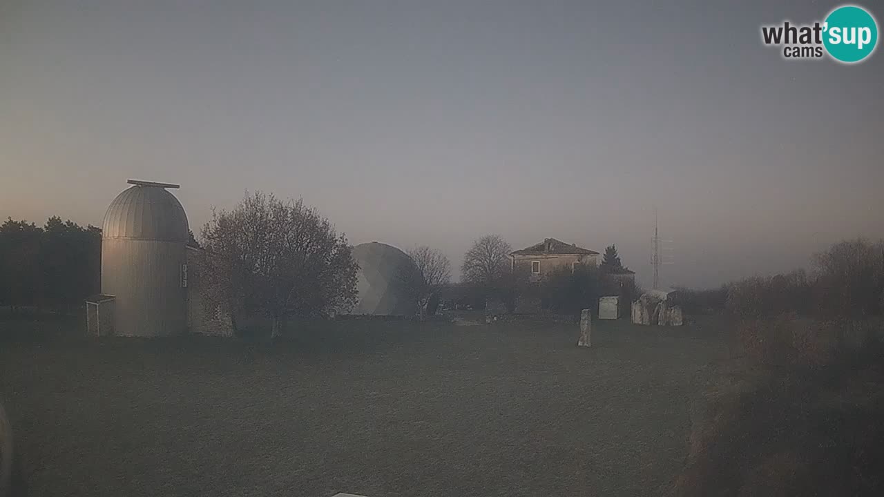 Webcam en direct de l’Observatoire de Višnjan – Explorez le ciel, les astéroïdes, les comètes et les météoroïdes